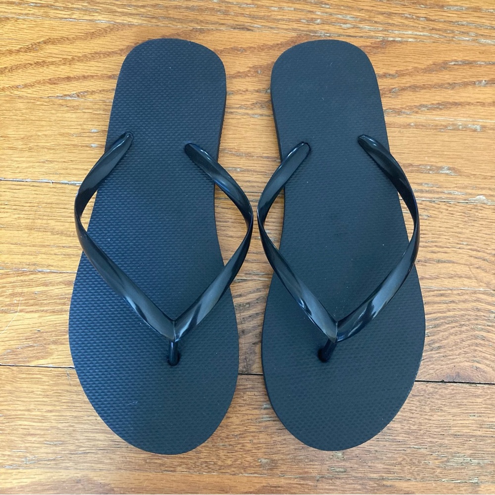 4/$10 - NEW Shade & Shore Black Flip Flops